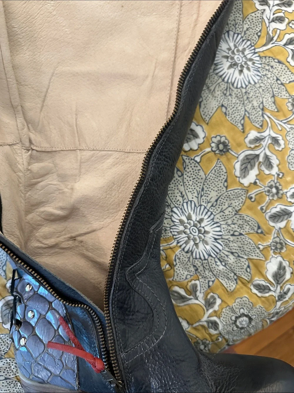 Freebird Catrina Navy and blue snakeskin  Boot nwob size 9